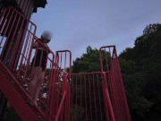 公園にお散歩に行ったら入れられちゃった。パンティー丸見えで歩かされ、最後はたっぷり中出しされちゃった。  知らない男性も見てたけど、それも興奮しちゃって何度もイッちゃった。日本人/人妻//変態/無修正 4/16