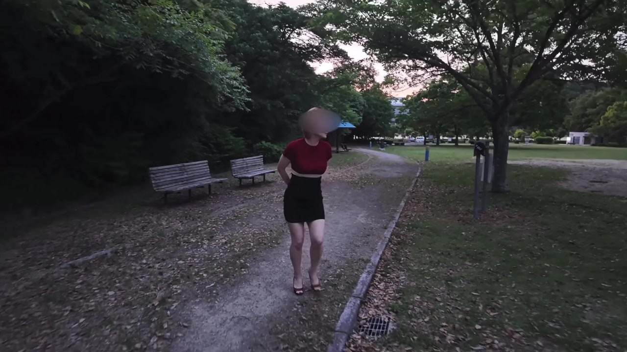 公園にお散歩に行ったら入れられちゃった。パンティー丸見えで歩かされ、最後はたっぷり中出しされちゃった。  知らない男性も見てたけど、それも興奮しちゃって何度もイッちゃった。日本人/人妻//変態/無修正 - Vidéo de sexe gratuite - RedTube