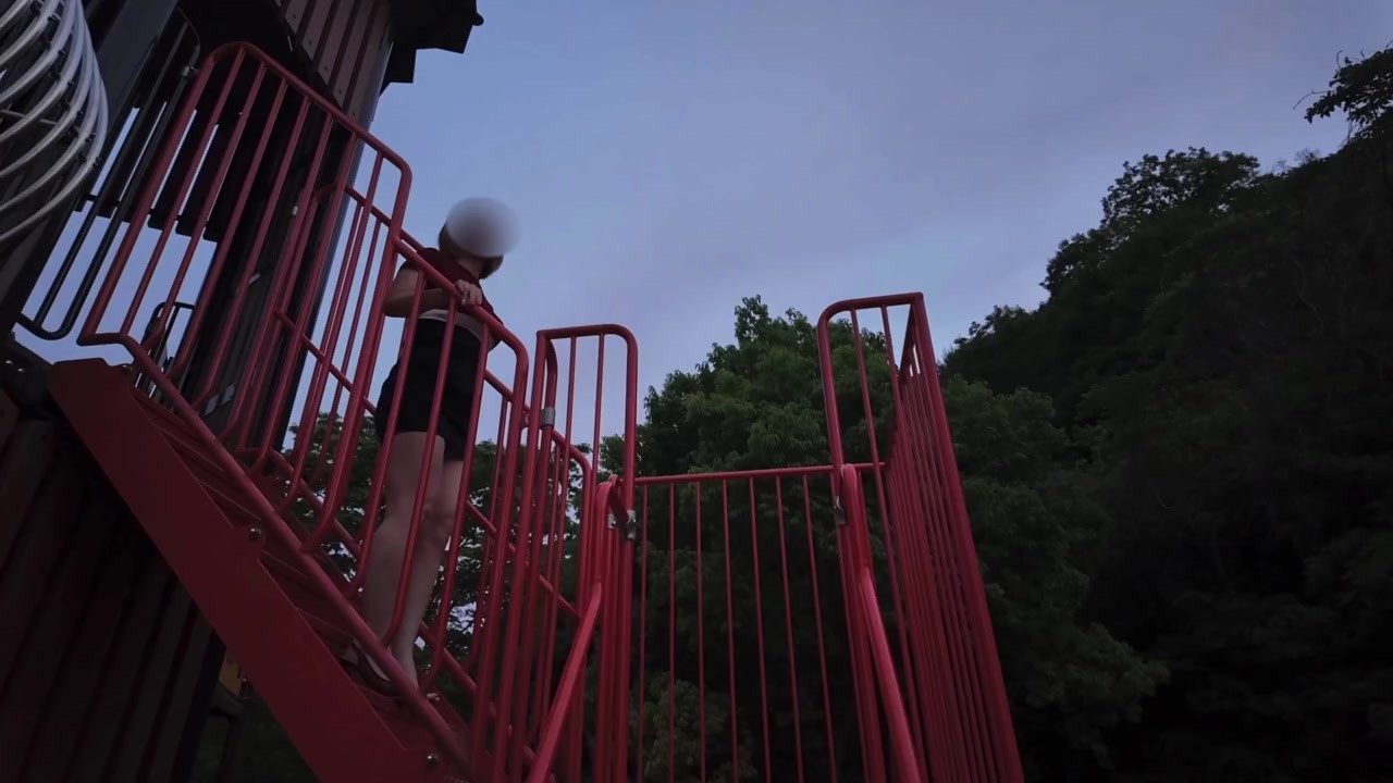 公園にお散歩に行ったら入れられちゃった。パンティー丸見えで歩かされ、最後はたっぷり中出しされちゃった。  知らない男性も見てたけど、それも興奮しちゃって何度もイッちゃった。日本人/人妻//変態/無修正 - Vidéo de sexe gratuite - RedTube