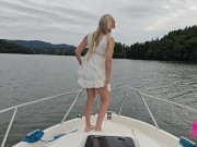 Romantyczny sex przy ognisku z gorącą żoną nad jeziorem. Polska milf 2/16