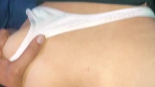 Se cojen a a mi esposa motociclista en el piso de un hostal y le dejan leche en el ano