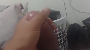 Así se masajea una rica verga