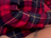 Rommie me descubre viendo porno y me ayuda a penetrarla duro!!