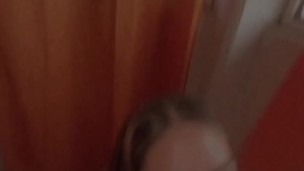 Jovencita Tetona da Oral y es Follada muy Rico!