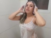 lavei o cabelo e apareceu as tetas 7/16