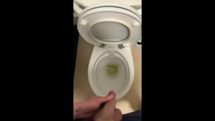 Pissing after sweaty gym wank