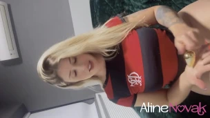 Acordei meu namorado pra comer meu cuzinho, ele gozou tudinho la dentro