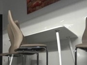 Женщина изменила своему мужу со своим лучшим другом дома на кухне. Настоящий обман. 2/16