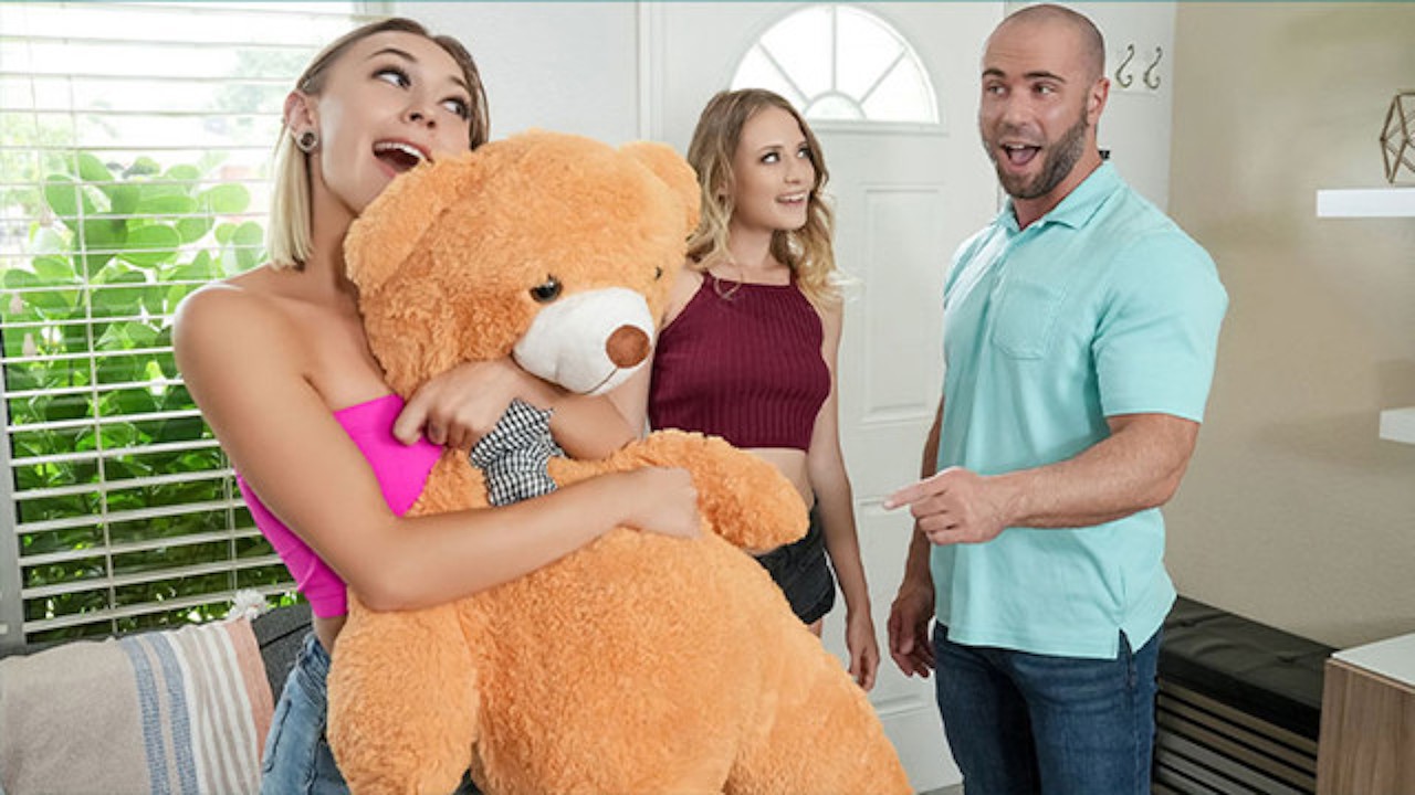 Family Strokes - Perv Stepbro Teaches His Innocent Step Sis On How To Deliver A Perfect Blowjob - 無料セックスビデオ - RedTube