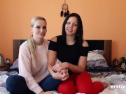 Ersties - Julia und Victoria fingern und lecken sich zum Orgasmus 3/16