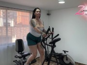 When I'm alone at the gym I take the opportunity to masturbate with my huge toy! 3/16