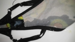 No te corras en mis bragas, froto mi pene hasta creampie tembloroso pov