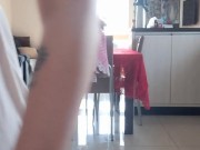 Morena de vestido curto transparente sem calcinha passando pano 13/16