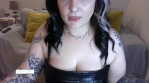 on cam eating pasta