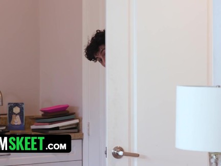 Teen Step Sisters Maya Farrell and Ameena Green Share My Cock - StepSiblings