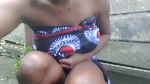 AMATEUR MILF MOM PEE PUSSY OUTDOOR