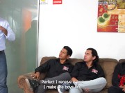 MILF pelirroja venezolana hace pasar casting a 3 chicos debutantes 4/16