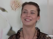 Ersties - Single Lady Freya schaut Porno und spielt mit Dildo 11/16