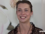 Ersties - Single Lady Freya schaut Porno und spielt mit Dildo 5/16