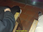 Salimos a fumar un cigarro al balcon y termina haciendo que le chupe la verga abajo de la lluvia 3/16