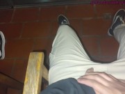 Salimos a fumar un cigarro al balcon y termina haciendo que le chupe la verga abajo de la lluvia 6/16