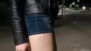 Ragazza presa per strada da due uomini e scopata nel culo