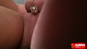 The guy takes a selfie of his fat dick and cums