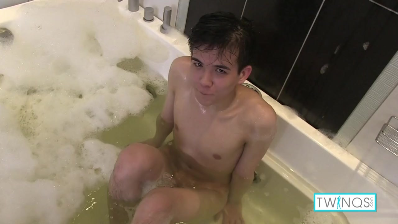 Solo Teasing Performance Of Adorable Twink Xander In The Jacuzzi! - Free Sex Video - RedTube