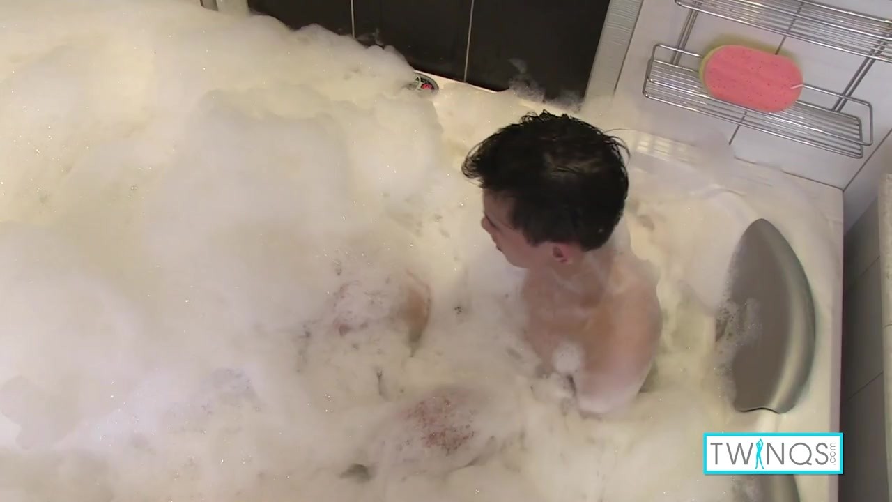 Solo Teasing Performance Of Adorable Twink Xander In The Jacuzzi! - Free Sex Video - RedTube