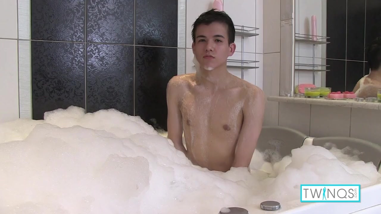 Solo Teasing Performance Of Adorable Twink Xander In The Jacuzzi! - Free Sex Video - RedTube