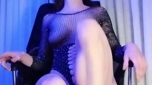 Me gusta jugar con mi consolador cuando estoy aburrida