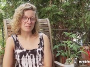 Ersties - Französin Manu verbringt eine sinnliche Zeit mit sich selbst im Zelt 4/16