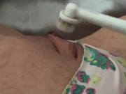 Ragazza orgasmo pulsante con lo spazzolino 10/16