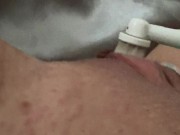 Ragazza orgasmo pulsante con lo spazzolino 13/16