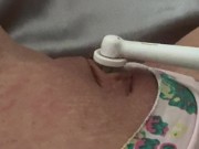 Ragazza orgasmo pulsante con lo spazzolino 4/16