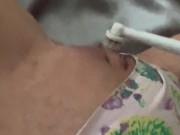 Ragazza orgasmo pulsante con lo spazzolino 7/16