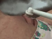 Ragazza orgasmo pulsante con lo spazzolino 9/16