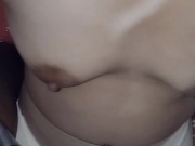 Indonesia Viral!! Ayah tiri mainin payudara dengan kontol sampai crot di gunung kembarku. Bokep indo 14/16