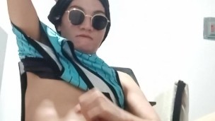 Pinapanood nila ako habang nag jajakol