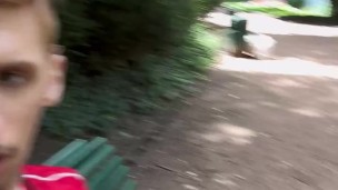Je me caresse en public