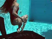 She’s incredibly flexible in the pool 3/16