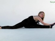 Sofya Belaya shows incredible nude gymnastics 1/16