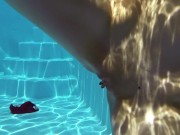 She’s incredibly flexible in the pool 13/16