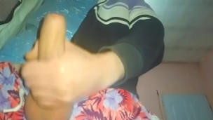 Hermoso chico sexy tocandose masturbandose. Orgasmo caliente