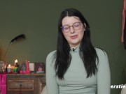 Ersties - Melli spankt sich bei der Selbstbefriedigung mit Glasdildo 13/16