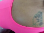 Sexo rico en un Uber en movimiento