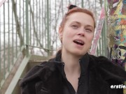 Ersties - Sarah K liebt den Nervenkitzel beim Masturbieren in der Öffentlichkeit 6/16