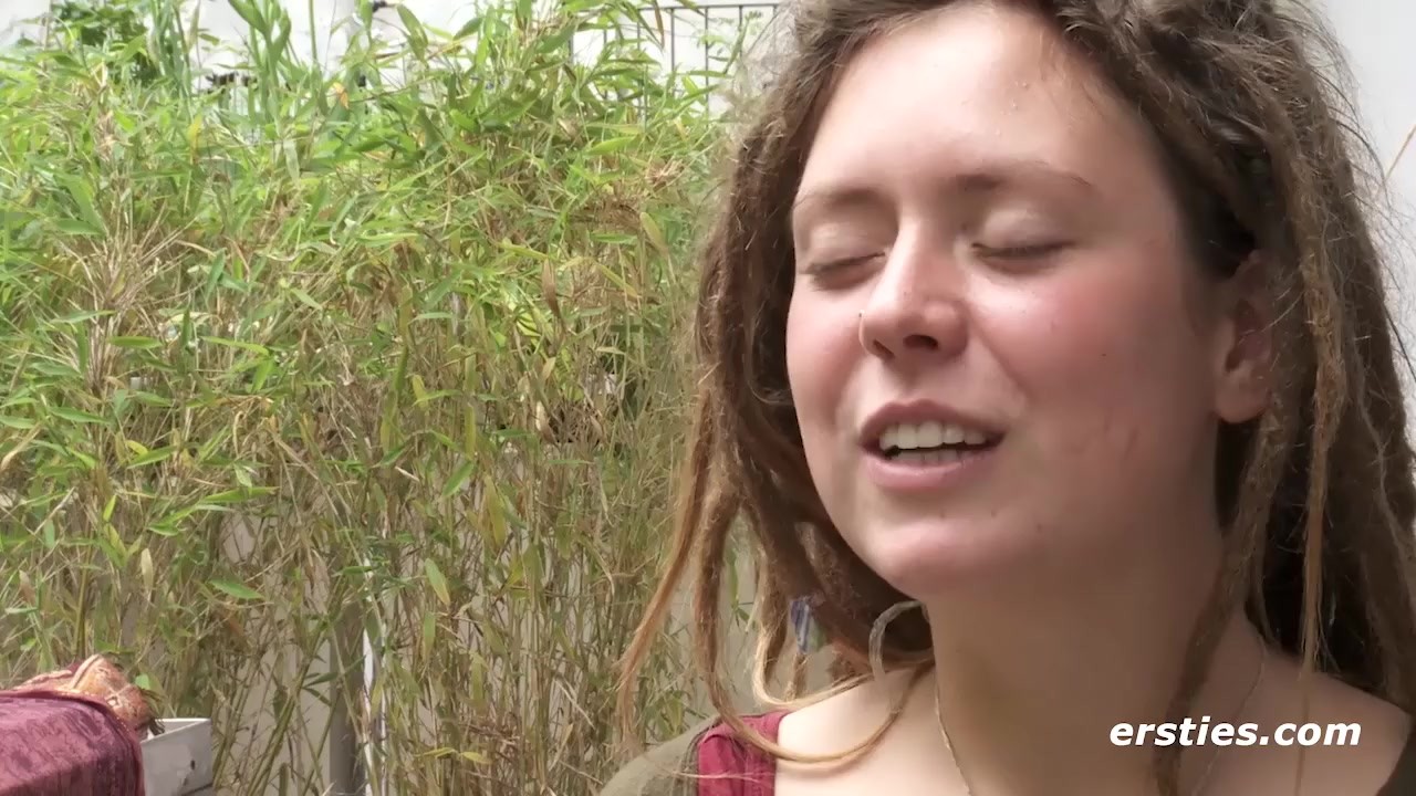 Ersties - Sofie masturbiert vor der Kamera auf eine natürlich schöne Art und Weise - Free Sex Video - RedTube