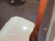 Suegra de CULO ENORME limpia la casa en Hilo, penso que estaba sola, Yerno la consigue🤐💦