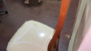 Suegra de CULO ENORME limpia la casa en Hilo, penso que estaba sola, Yerno la consigue🤐💦